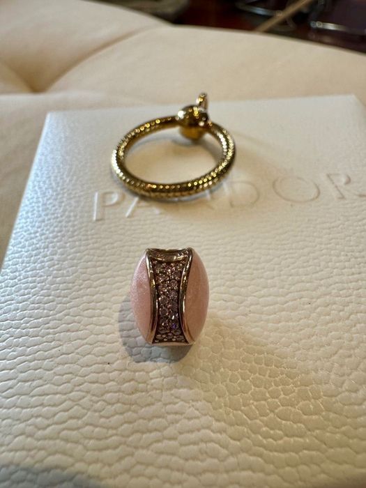 Оригинални златни и сребърни талисмани Pandora