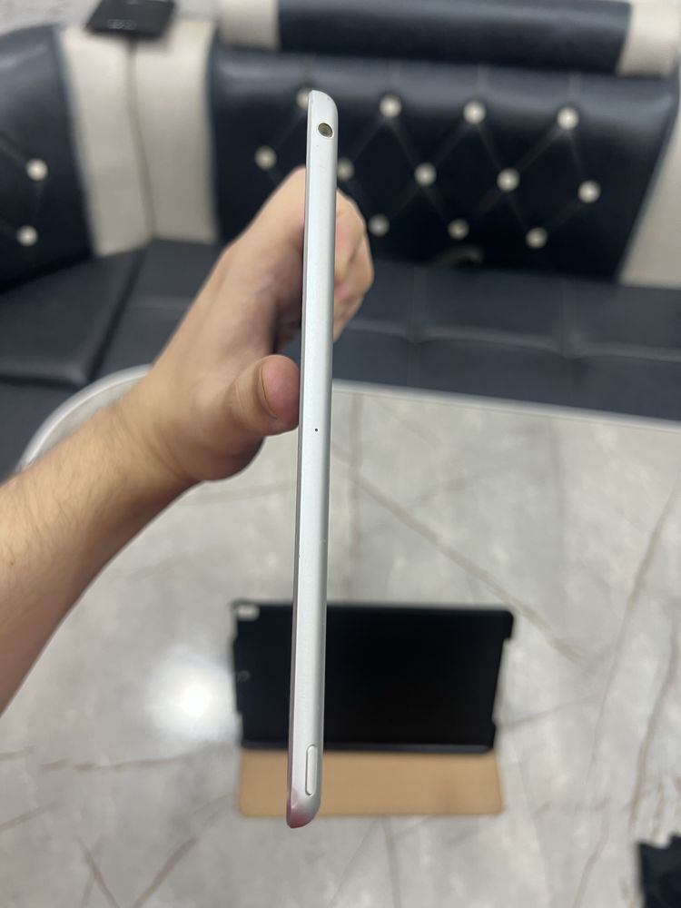 iPad 9 / 64 gb / silver