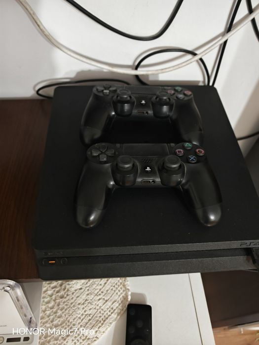 Consola PS4 slim și colecție jocuri
