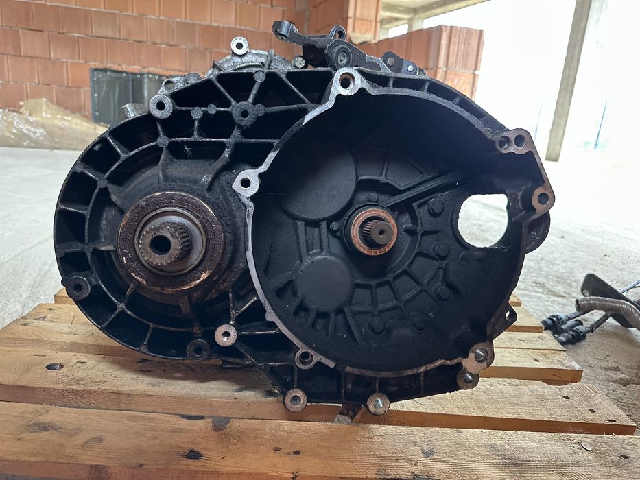 Cutie de viteza, provine de pe Vw T5, motor 2.5 diesel*selector rupt !