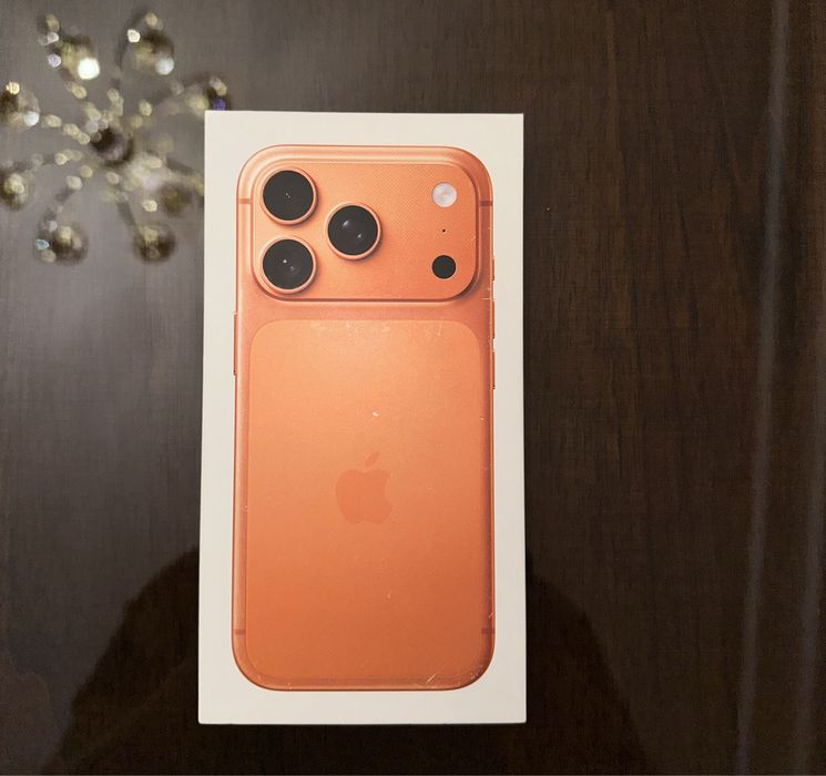 iPhone 17 Pro, 512 ГБ, Cosmic Orange