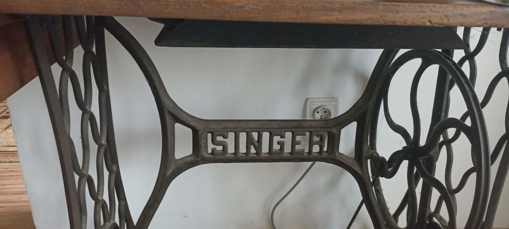 Vand mașină de cusut pentru piese și fier