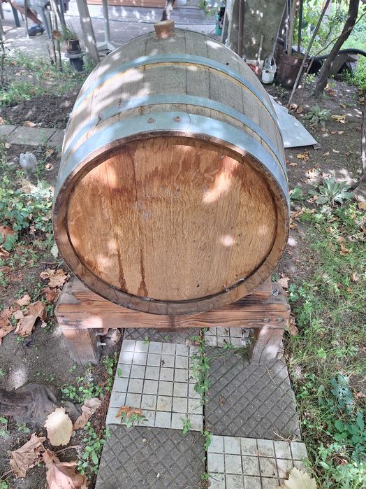 Дървено буре почти ново