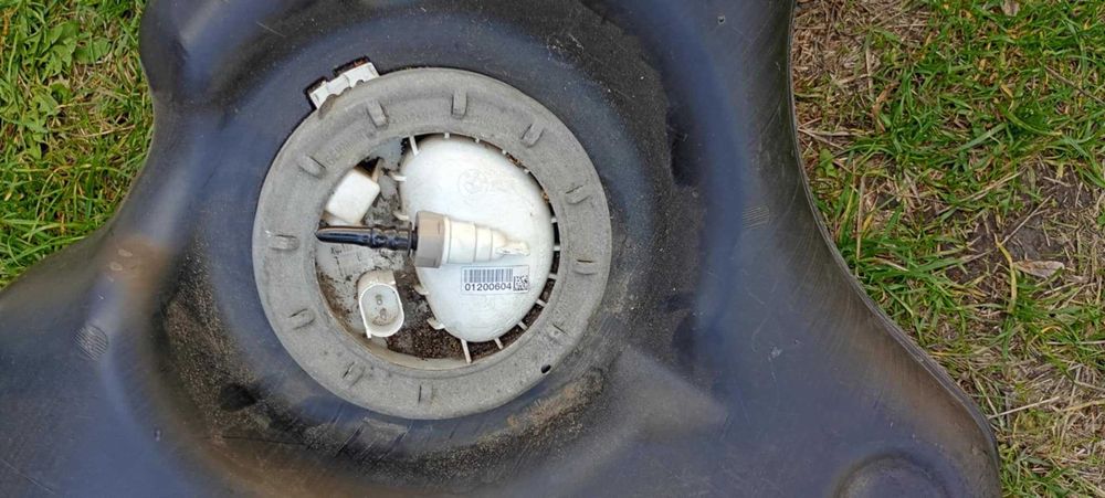 Резервоар с две помпи