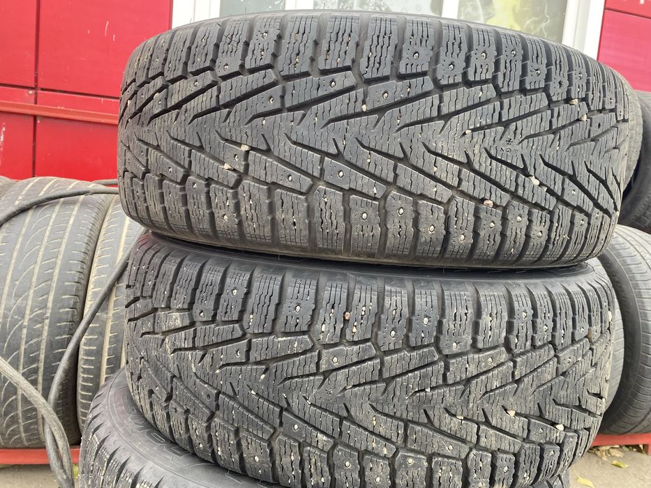 Продам зимние баллоны комплект 265/65R17