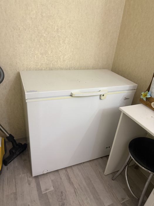 На продаже морозильник