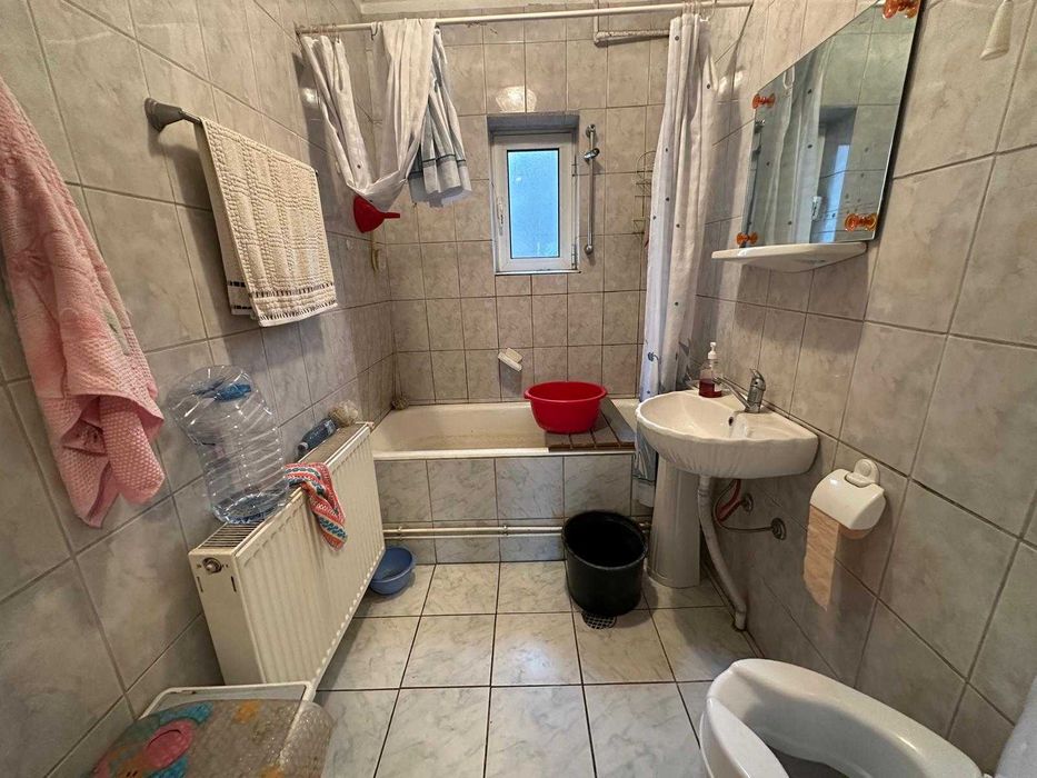 Casa singur in curte - 3 camere - zona Trei Stejari