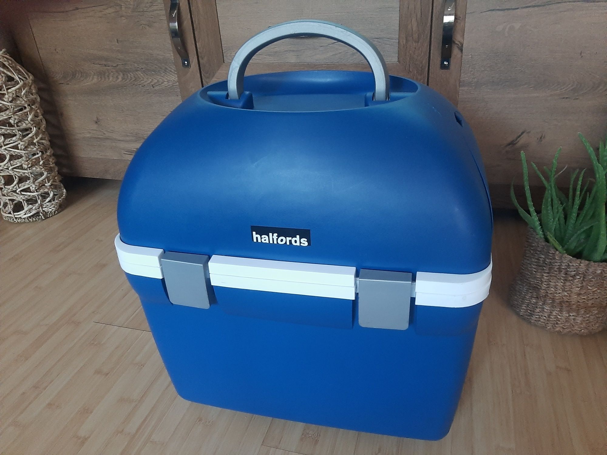 Хладилна чанта 12 V. Halford T20 DS.