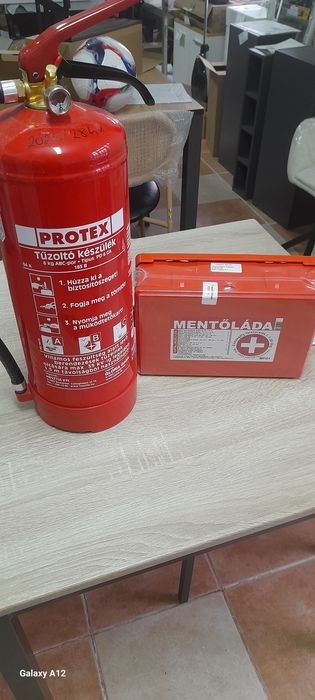 Stingător cu trusa medicală