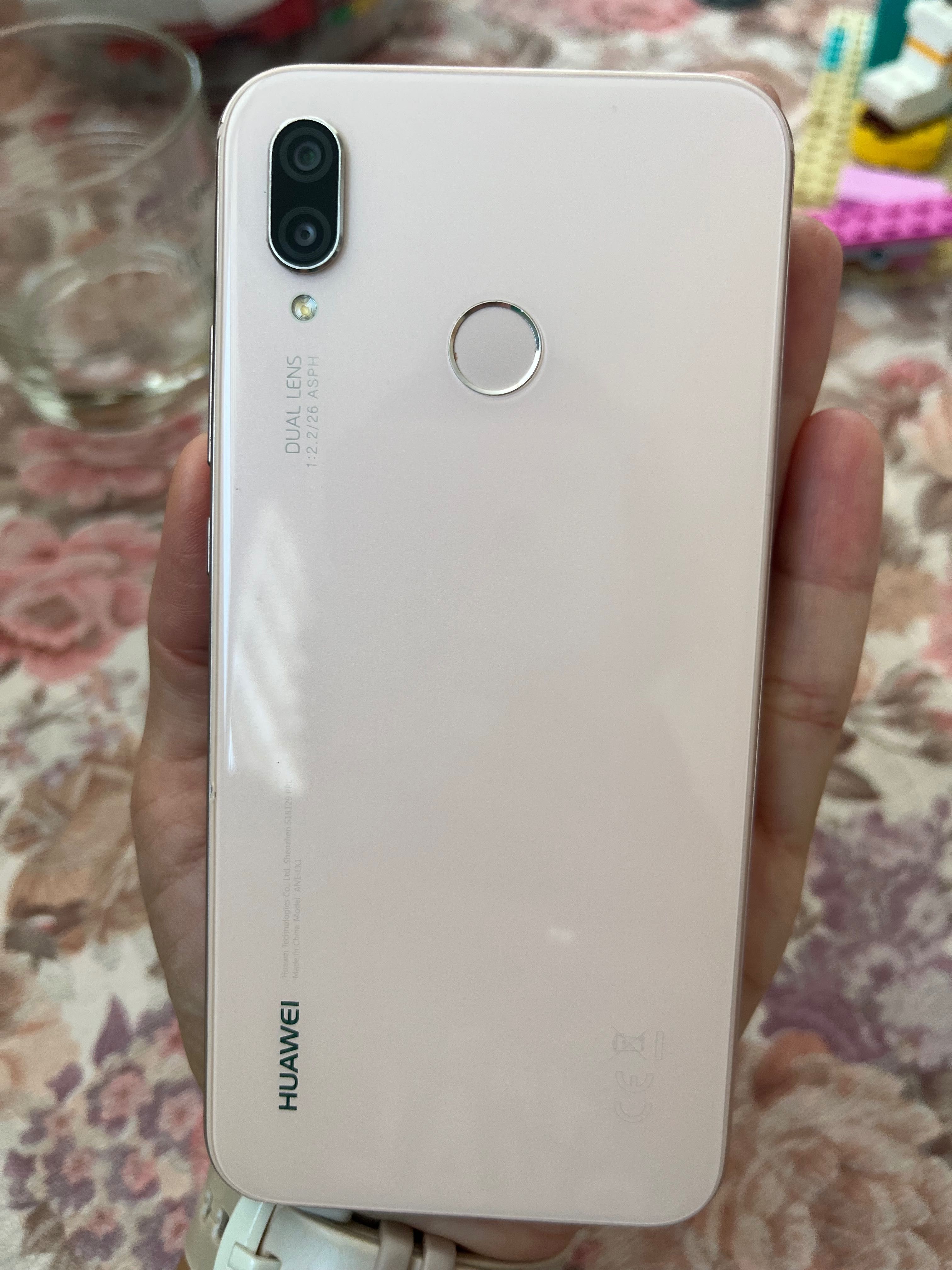 Перфектен Телефон Huawei p20 lite - розово злато, в отлично състояние