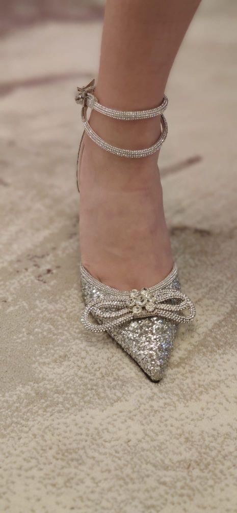 Pantofi eleganti