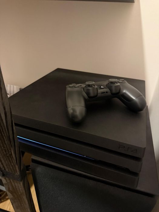 PS4 -PRO  CHU-7216B