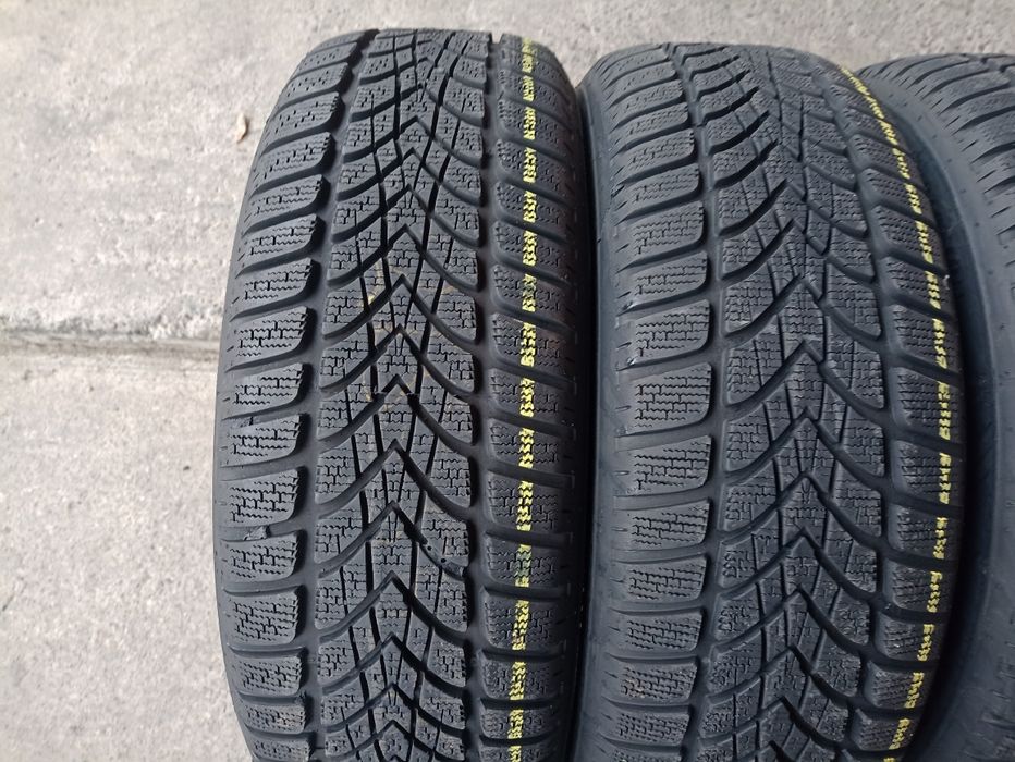 4 anvelope Runflat de iarna ca noi Dunlop 215/55 R18 dot 1119/2517