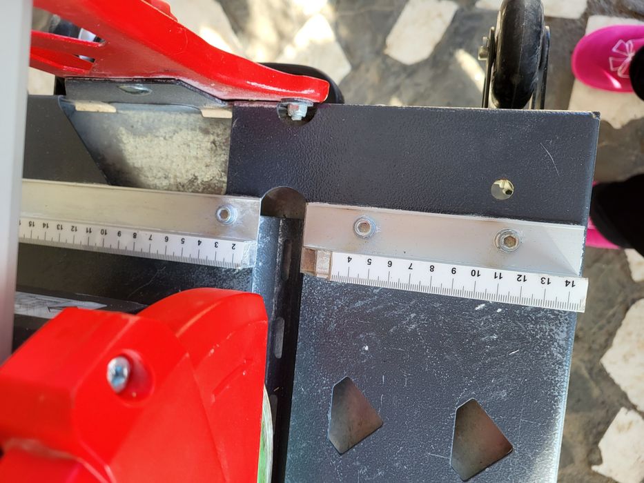 Tăiat gresie   cu apa