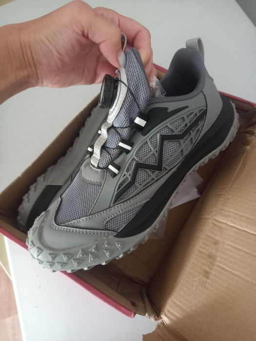 Продам кроссовки на мальчика новые