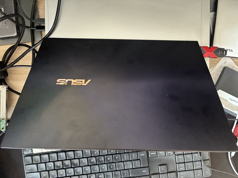 Vand laptop ASUS ZenBook S UX393EA