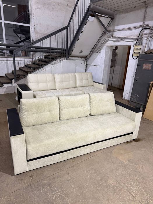 Бежевый велюровый диван с механизмом "Евро книжка"