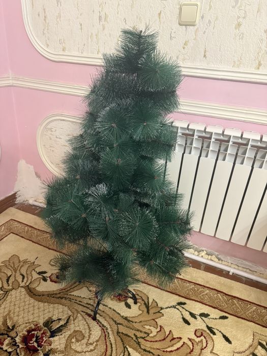 Продаётся ёлка. Высота 110 см