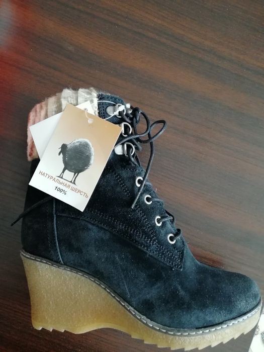 Полусапожки новые размер 35 и сумка с пайетками