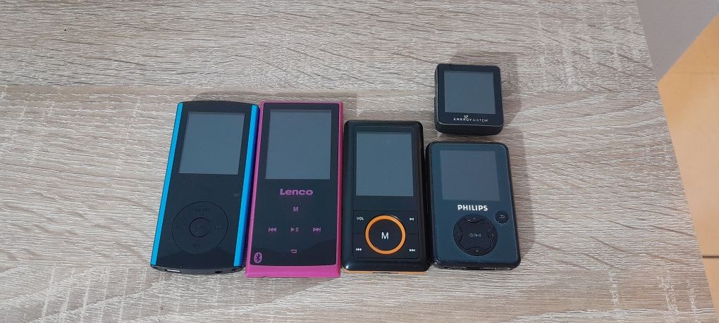 Vând set de 5 buc mp 3 și mp4