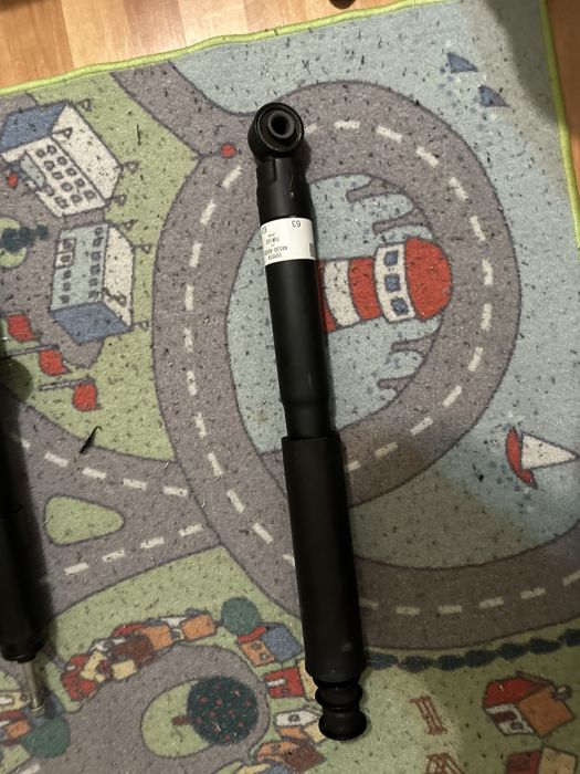 Vand kit amortizoare si arcuri originaleOEM pentru toyota land cruiser