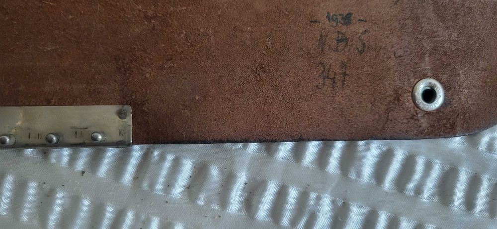 Servieta barbateasca piele maron roscat, veche geanta, an 1940