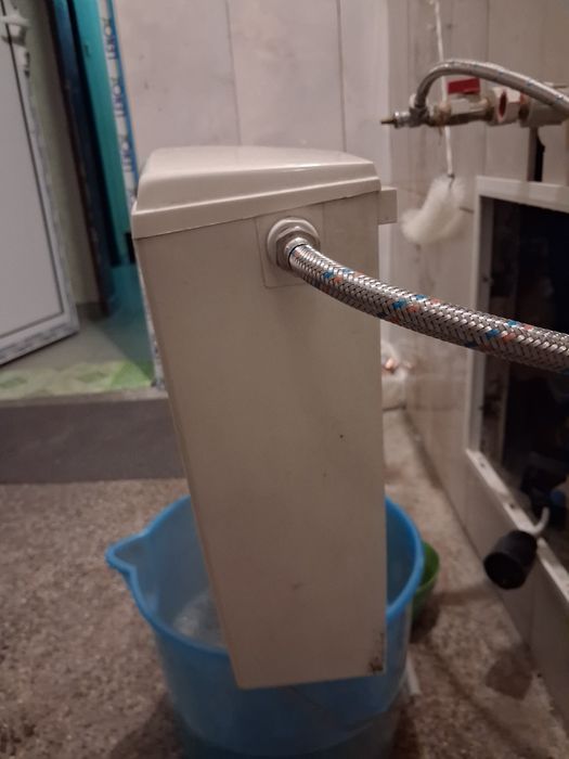 Тоалетни  казанчета,пластмасови