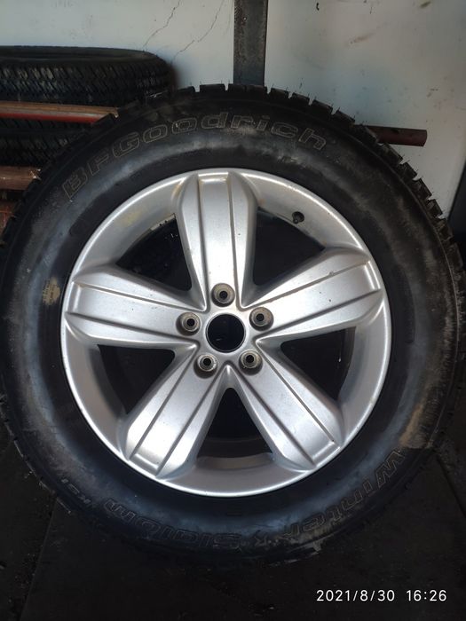 Продам резину новую 225/65 R17 новая с диском