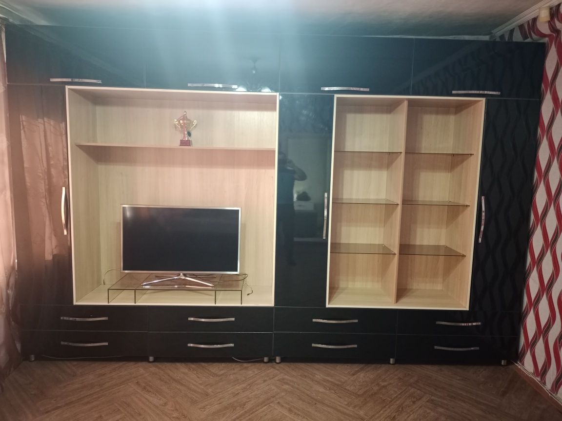 Стенка из акрила в зал