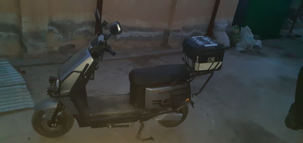 Skutir sotiladi faqat sroshni