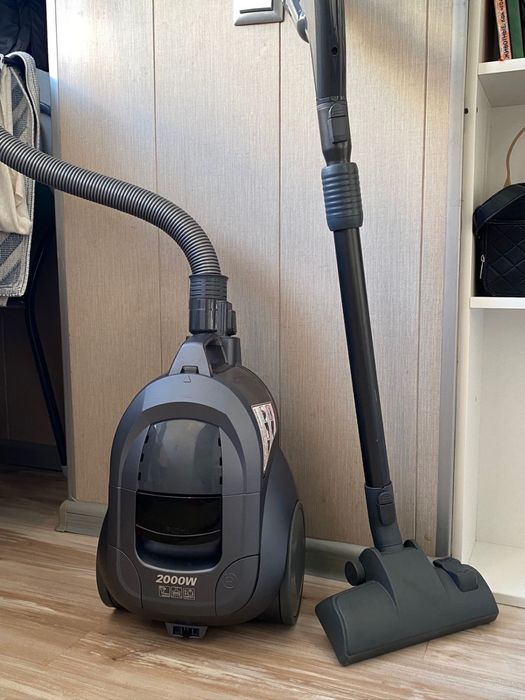 Продам Пылесос LG