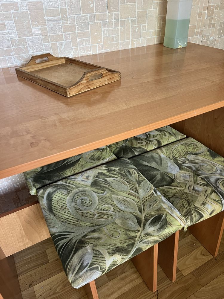 Кухонный стол стулья