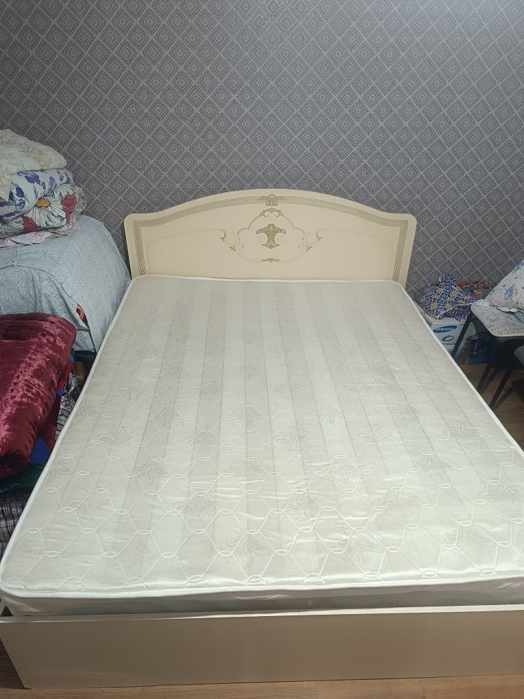 Продаем ровать двухспальную.