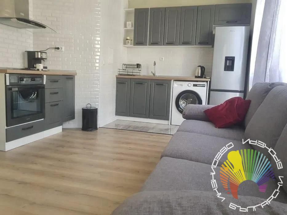 Дава се под наем Двустаен апартамент в Бургас, Изгрев - 65 кв.м за 510 € - Снимка #1