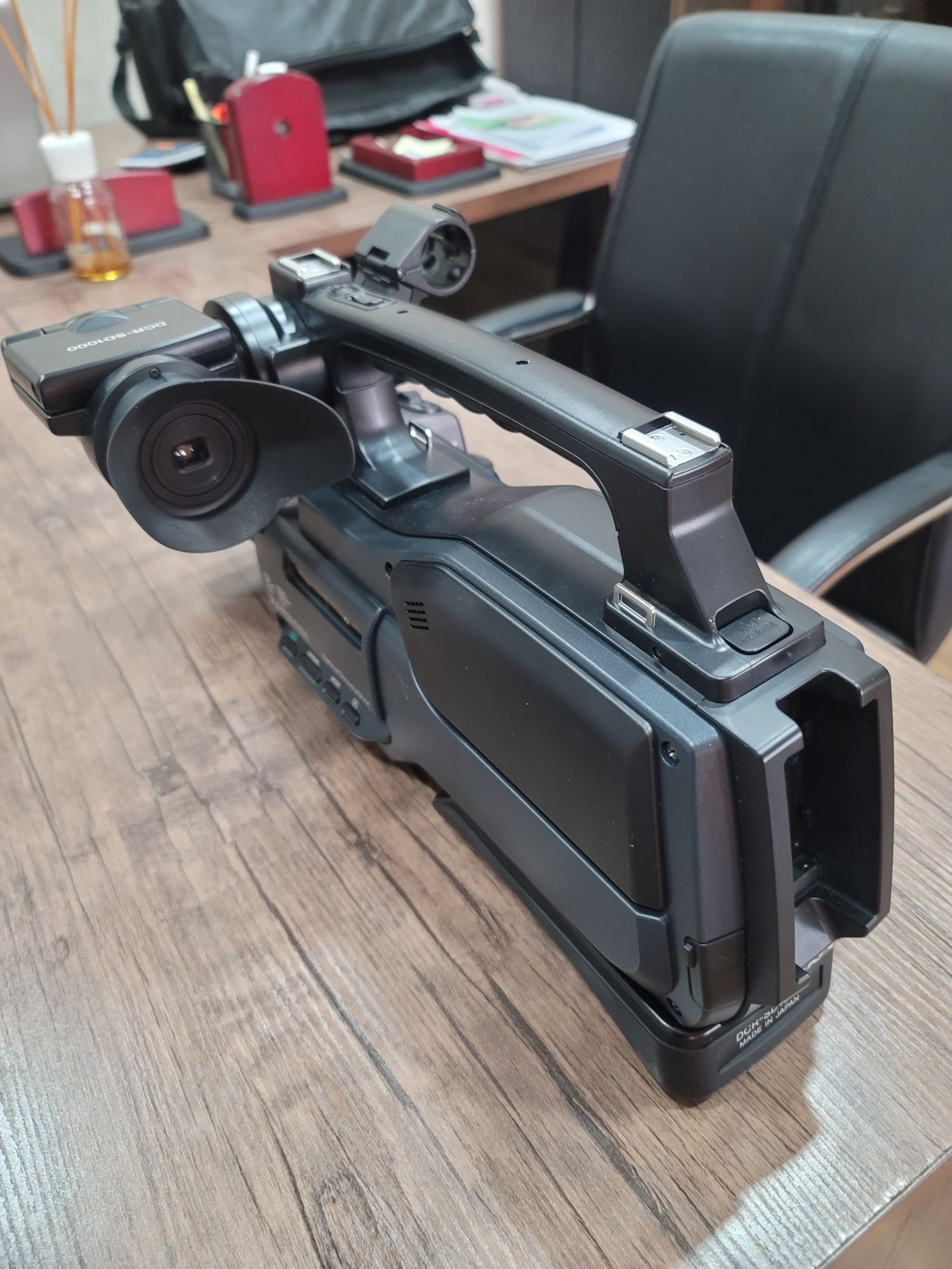 SONY DCR-SD 1000 (made in japan) sotiladi