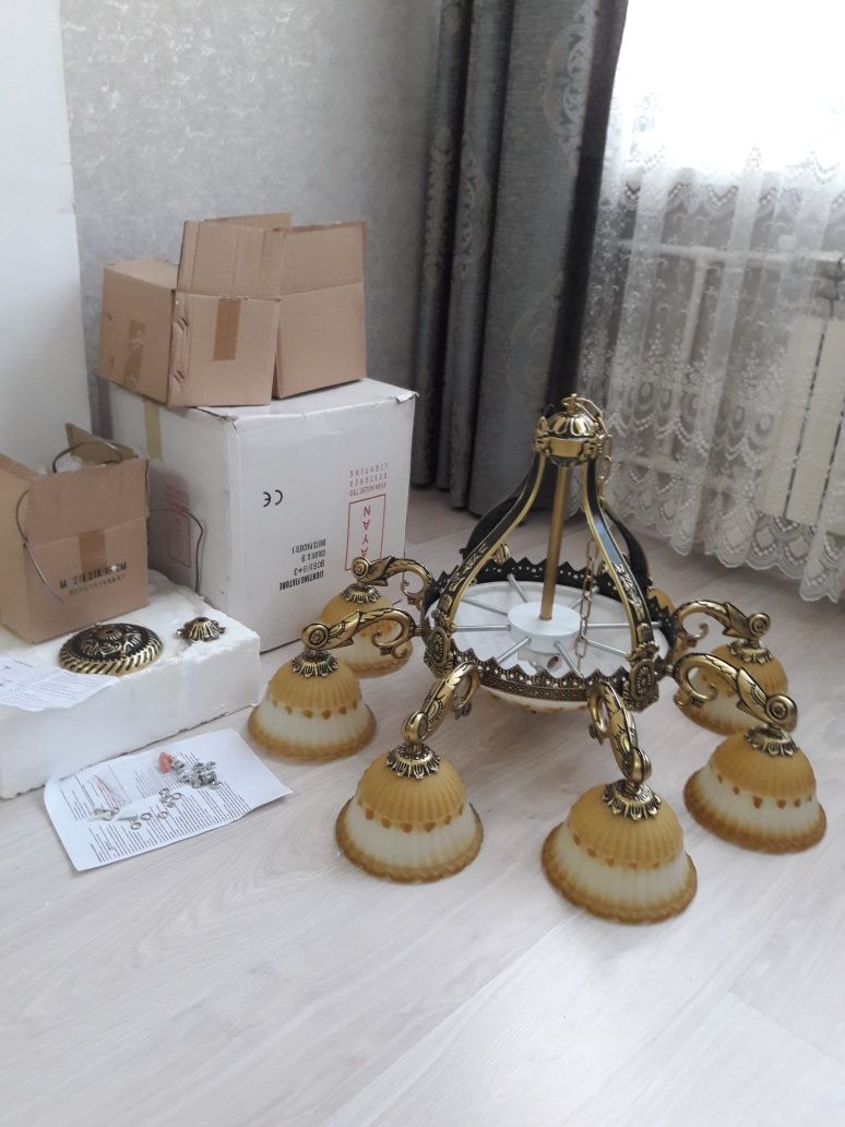 Продам люстру большую