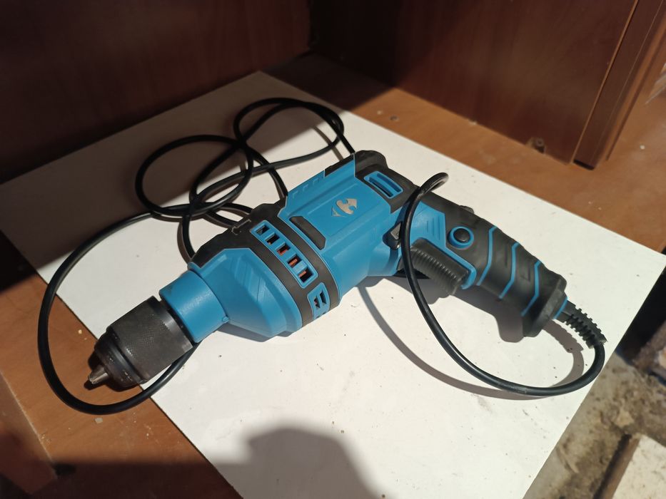 Două mașini de găurit