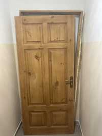 Продам  деревянную дверь