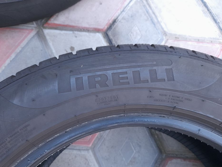 Vând 4 anvelope de iarna 235 60 r18 PIRELLI foarte bune