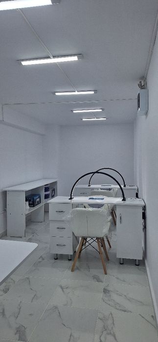 800 lei  Închiriez scaun frizer coafor camere ideale.pt unghii machia