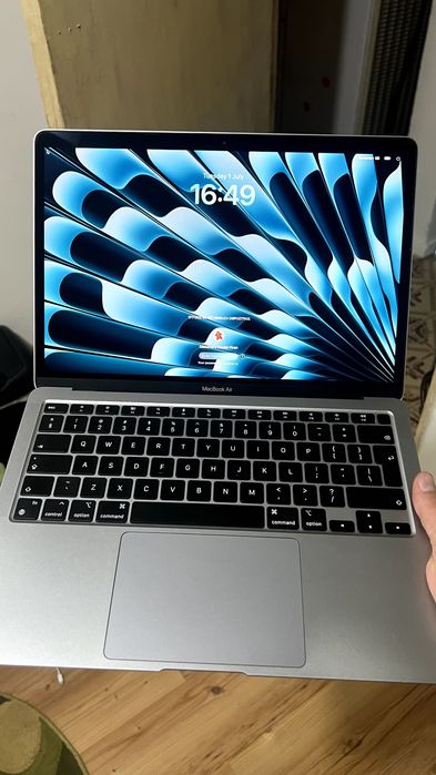 Macbook Air M1 8gb ran 256 gb SSD 85% baterie