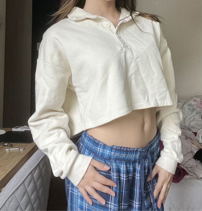 Къс Oversized пуловер с яка Bershka