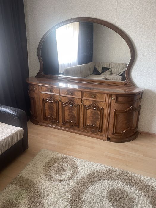 Трюмо с большим зеркалом