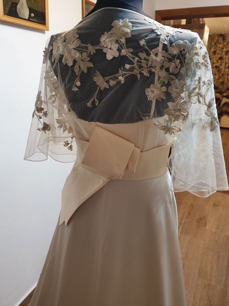 Rochie eleganta ideală pt Nașă