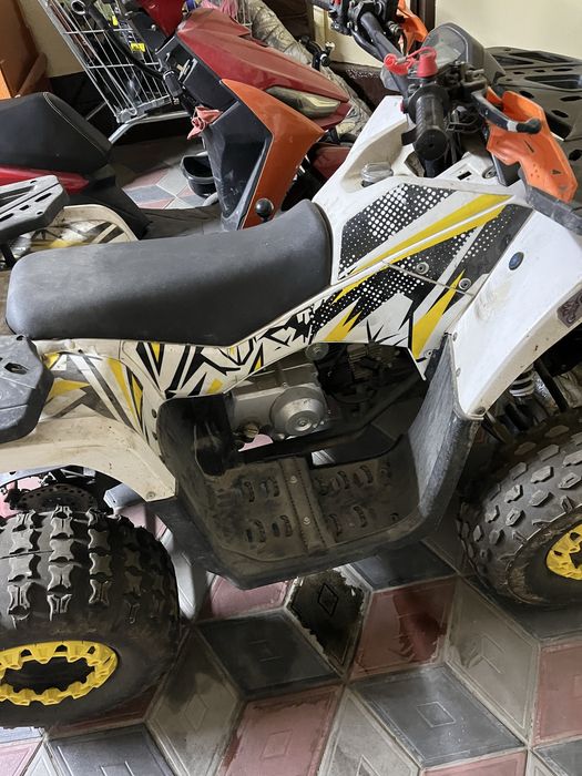 Продам квадрацикл в хорошом состояние  проблем нет