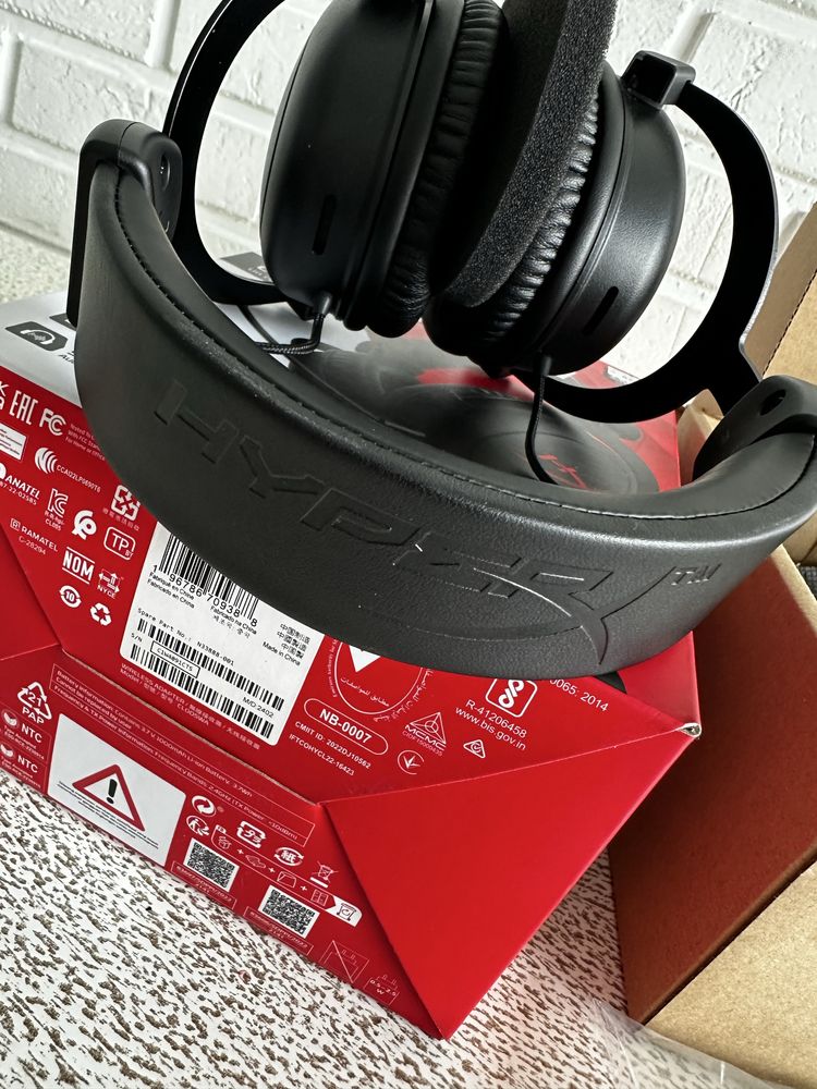 Продам Игровые Наушники HYPERX CLOUD 2