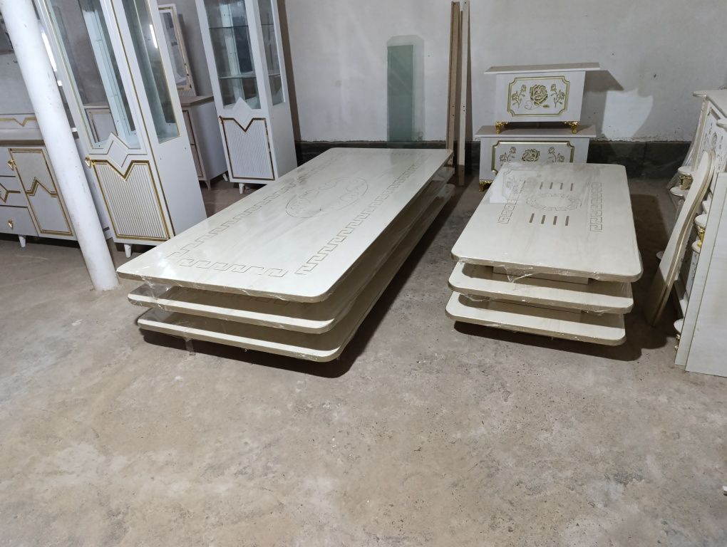 Stol xontaxta xam buladi 12 kishilik.MDF,LDSP.