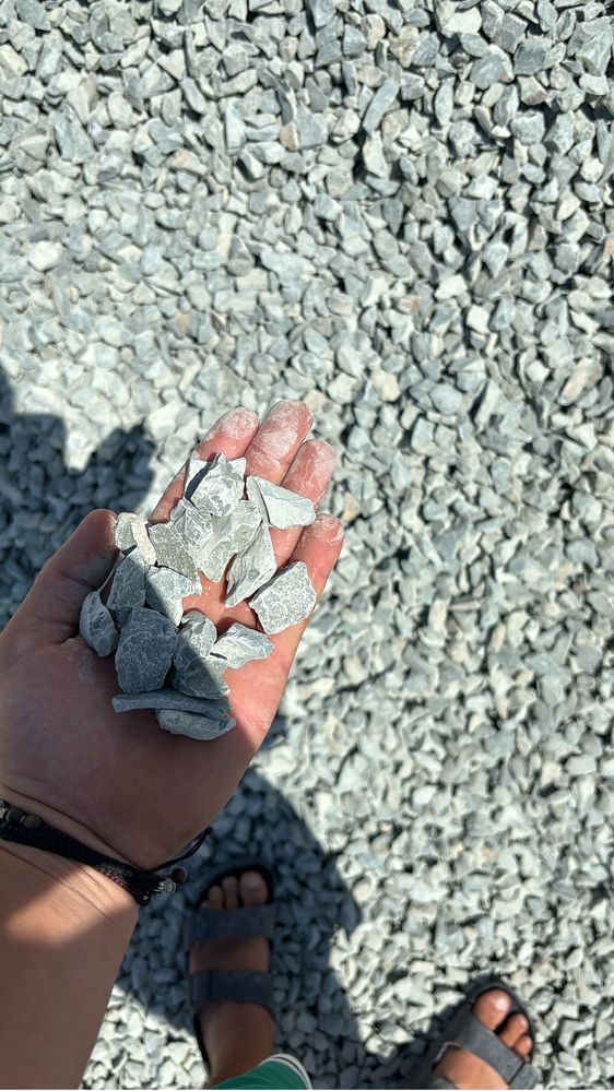 Transport Nisip Piatra Pamant vegetal Moloz Materiale constructii