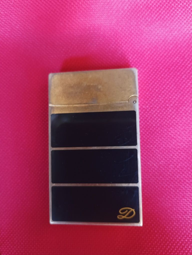 Запалка S. T. Dupont 4FK12J8, златно покритие, черен лак.