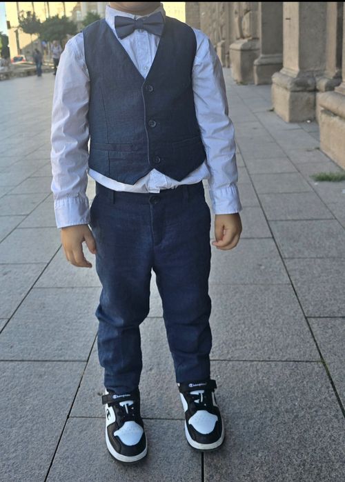 Елегантен костюм за момче H&M от 4 части Размер 110 за 4-5 г Като нов